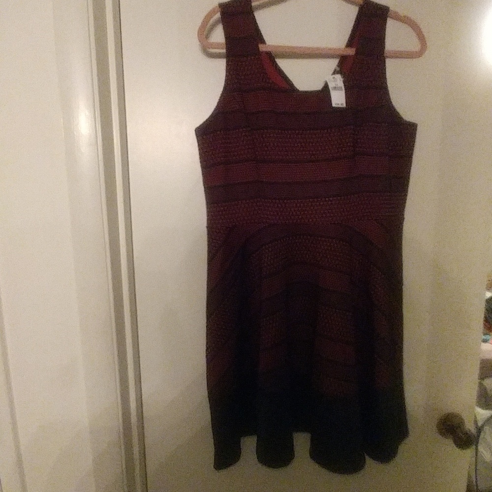 Black and Red Sleeveless Dress